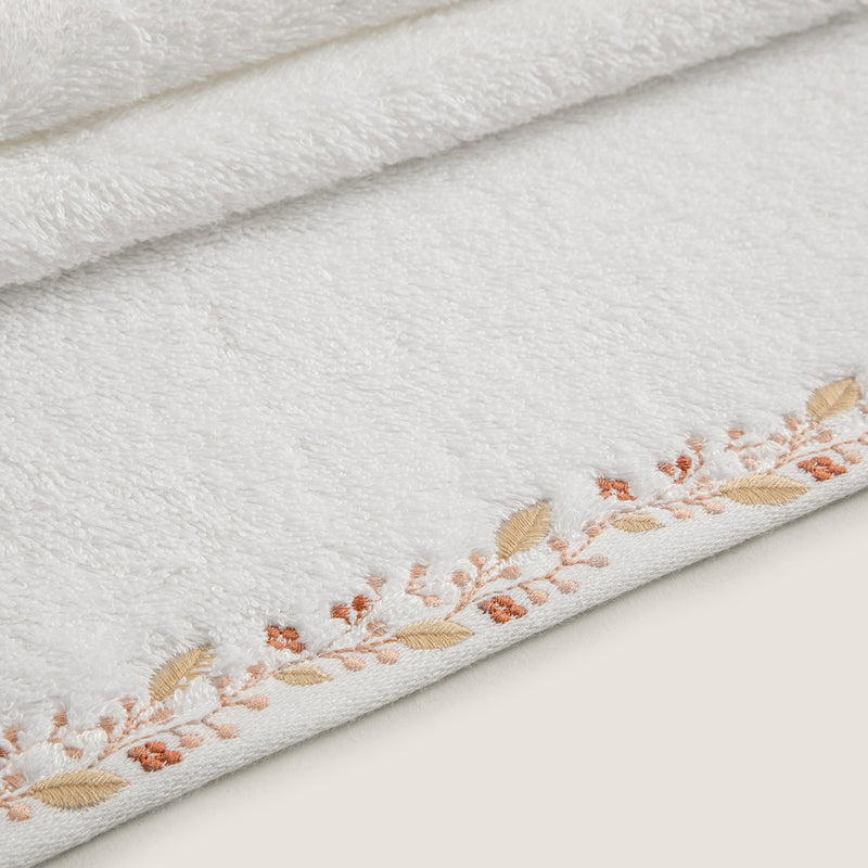 Chakra Bloom Hand Towel 30X50 Cm White