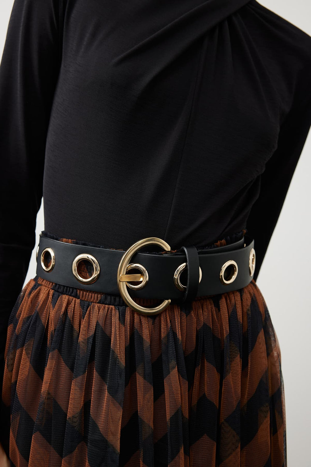 Roman Metal Hole Detailed Belt Black W Gold