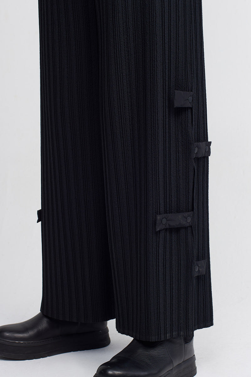 NU Pleated Trousers With Snap Button Detail Black