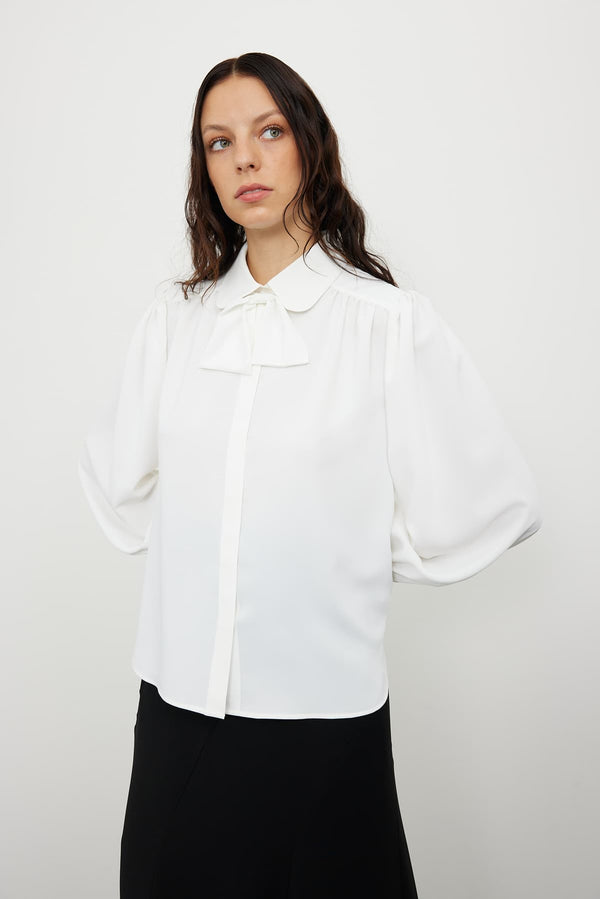 Roman Crepe Shirt With Travel Bow Scarf Off White