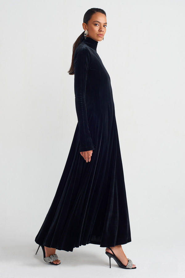 Nu Chic Long Velvet Dress Black