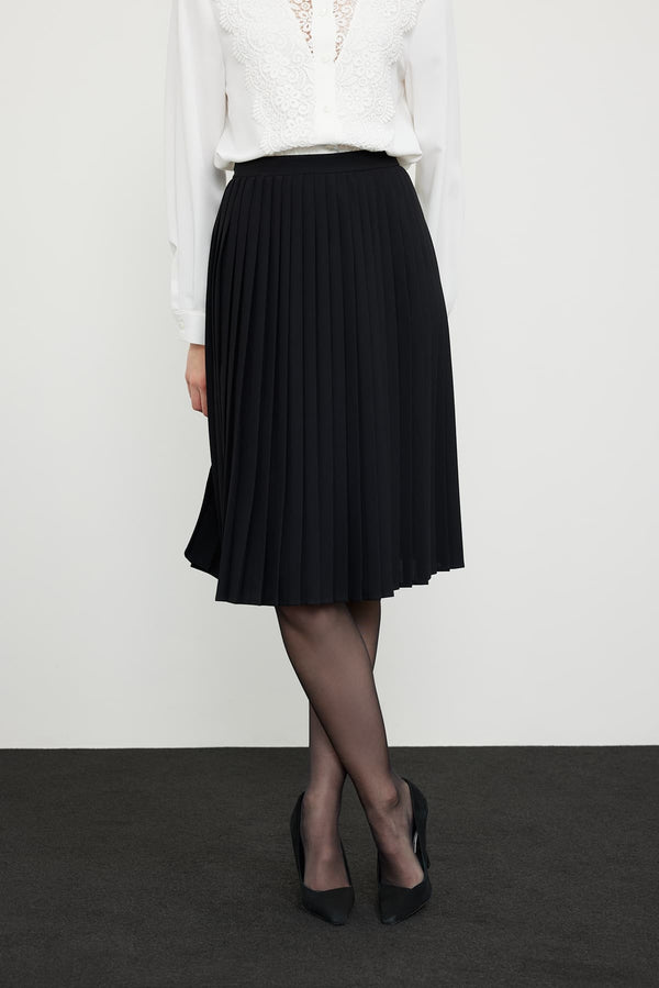 Roman Pleated Crepe Skirt Black