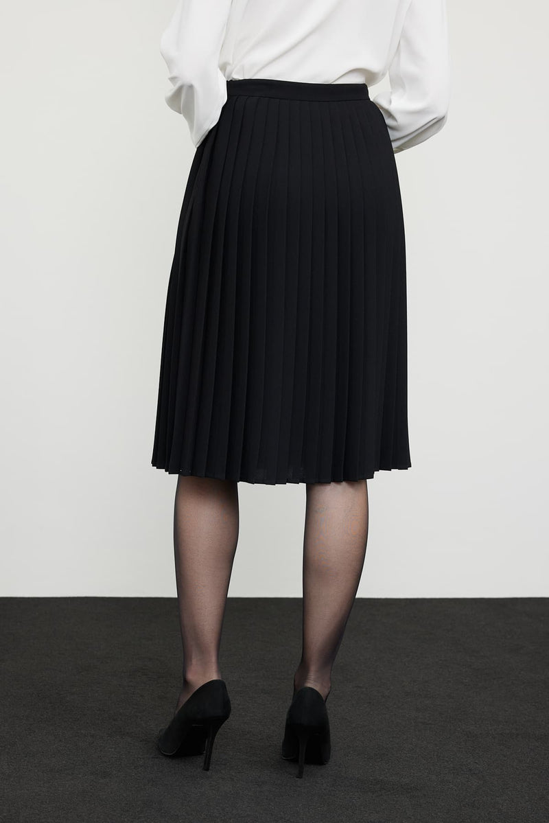 Roman Pleated Crepe Skirt Black