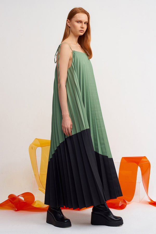 Nu Thick Pleated Color-Blocked Dress Green
